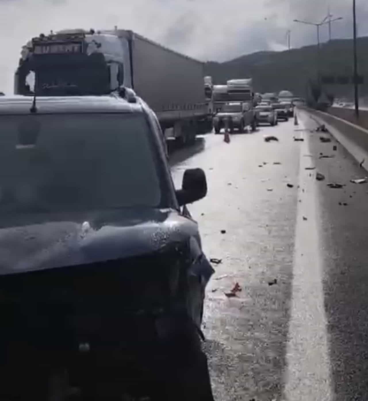 Yoğun yağışta kayganlaşan yolda zincirleme kaza: Tarsus-Adana-Gaziantep Otoyolu'nda 8 yaralı