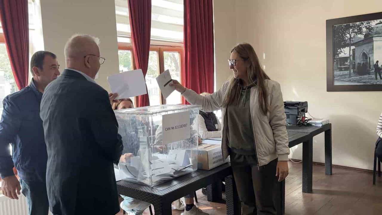Kırklareli'de yaşayan çifte vatandaşlar Bulgaristan cumhurbaşkanlığı seçimi için sandık başında