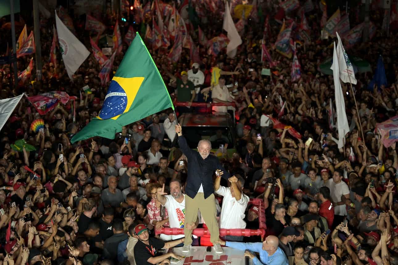 Brezilya bugün sandık başında: Lula ile Bolsonaro arasındaki yarışta son anket farkı 1,3 puan