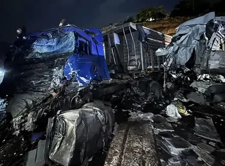 Kara yolunda feci zincirleme kaza! 3 tır çarpıştı: Olay yerinde hayatını kaybetti