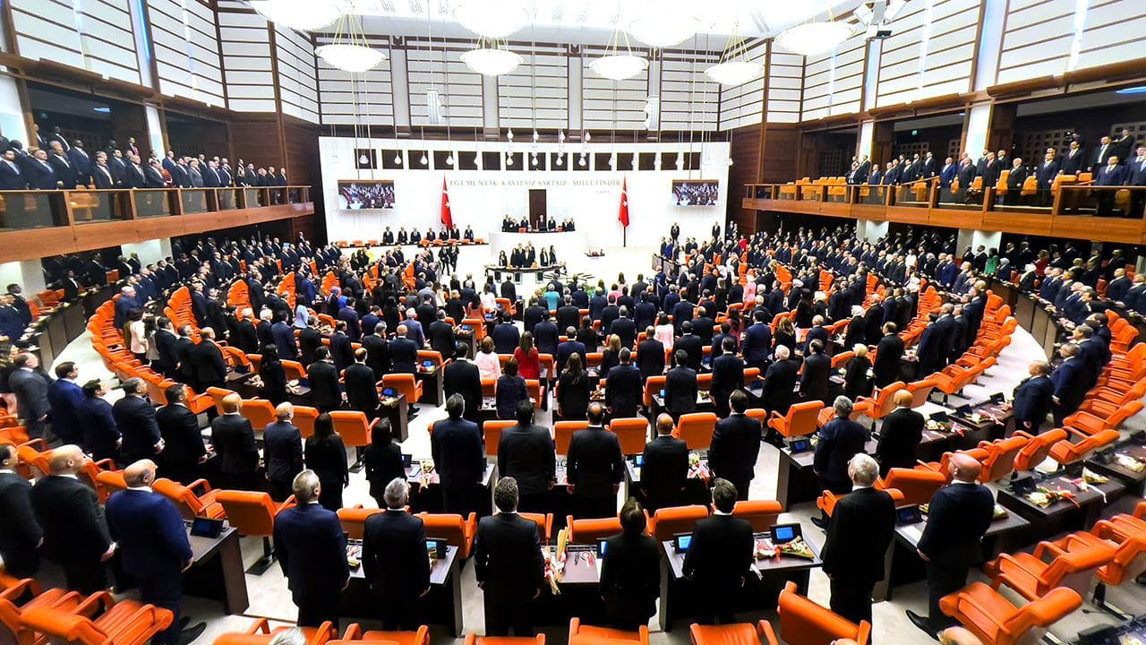 Yeni Parti kuruldu! Türkiye siyasetinde bir ilk yaşandı