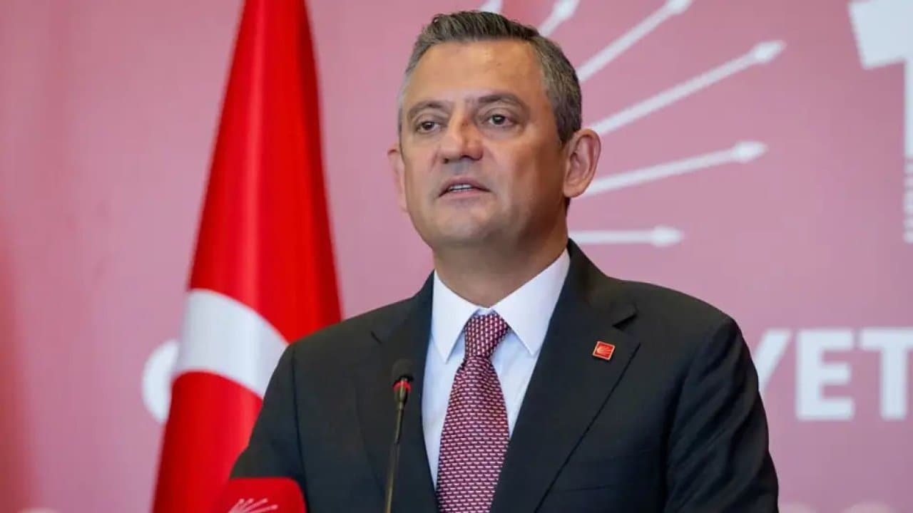 Ana muhalefette dengeler değişiyor! Özgür Özel ve 91 milletvekili CHP'den istifa etti