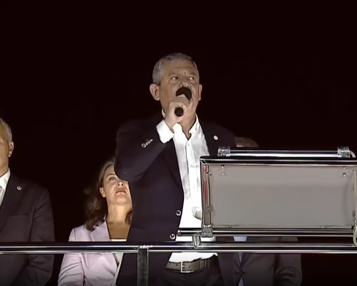 Özgür Özel, Üsküdar'da Erdoğan'a seslendi: Bu mu senin demokratlığın?