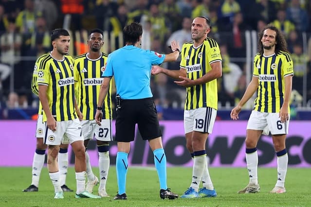 Takım ona emanet! İşte Fenerbahçe'nin geçici hocası