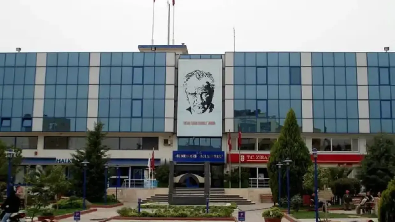 Menderes Belediyesi'ne yönelik rüşvet soruşturmasında bir tutuklama daha gerçekleşti