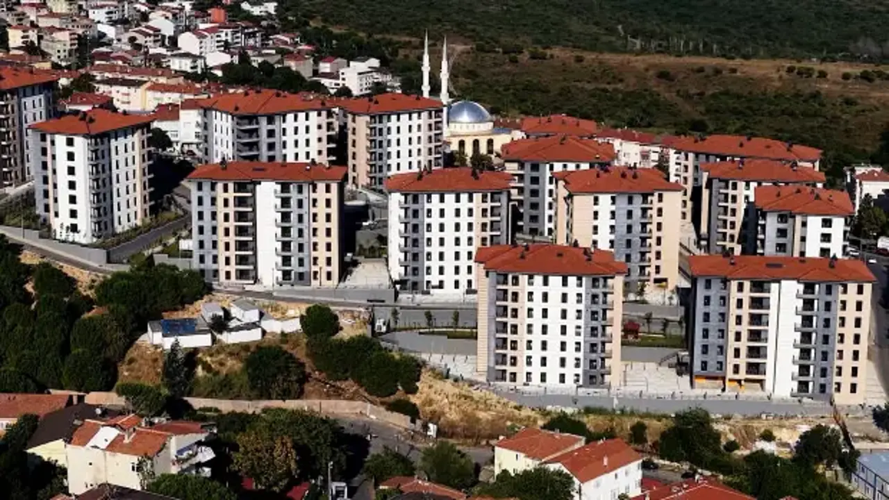 Maltepe'de çöken Kardeşler Apartmanı'nda hak sahiplerine anahtar teslimi yapılacak