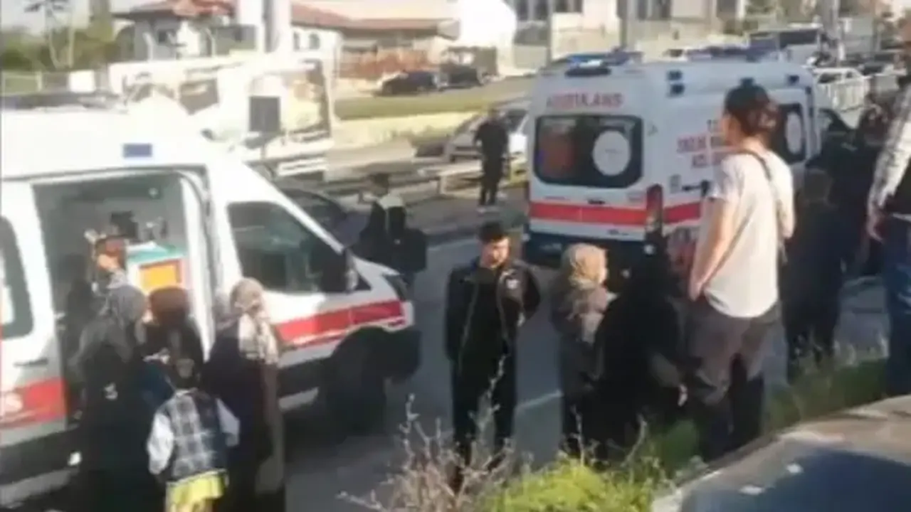 Evlatlarını kurtarmak için kendini feda etti: Üzerine minibüs devrilen anne kurtarılamadı