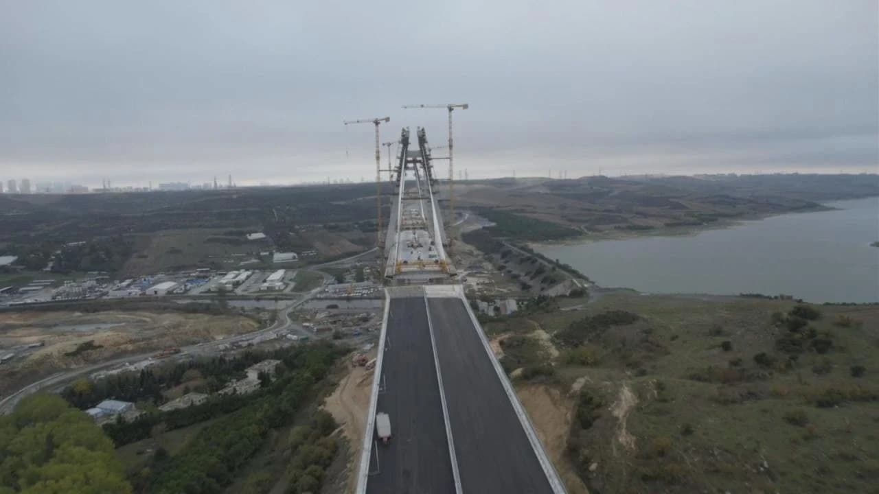 İstanbul'da Sazlıdere Köprüsü'nün yapımında son durum havadan görüntülendi