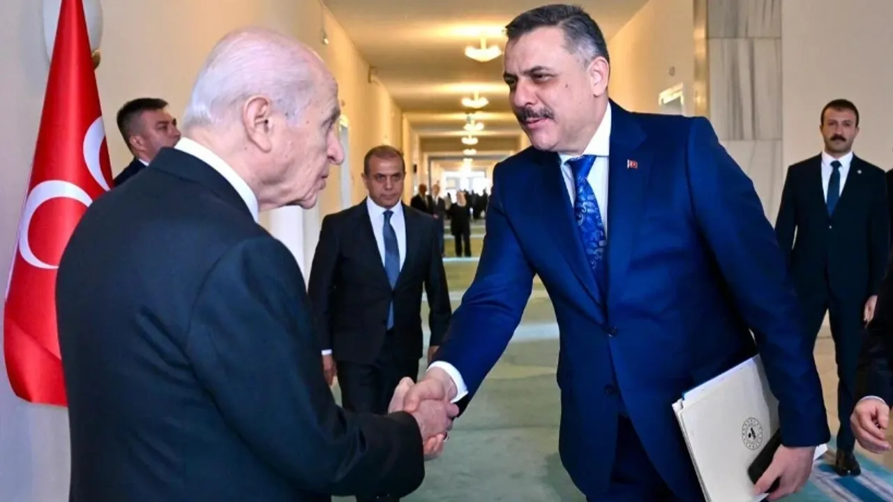 Bahçeli’ye sunulan “gizemli dosya” iddiası: 7 maddelik yasa taslağı kulisleri hareketlendirdi