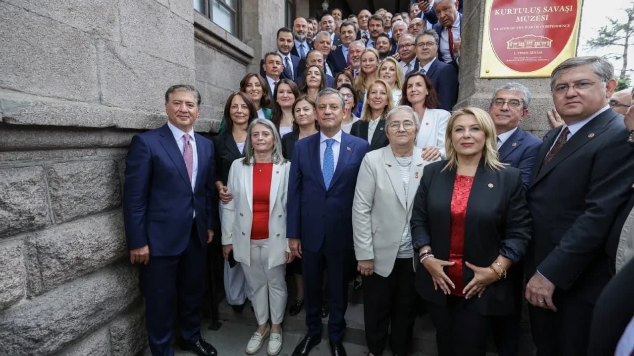Yeni Parti'de MYK Açıklandı: Üye Sayısı 18'den 9'a Düştü