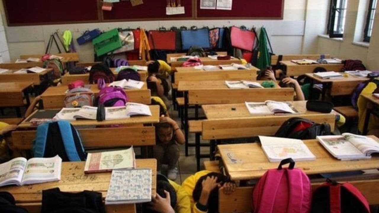 MEB'den ezber bozan karar! Milyonlarca öğrencinin ders kitabından o kavram tamamen çıkarıldı...