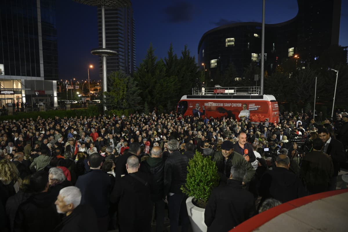 Eskişehir Gültepe'de sabah vardiyası: ‘Kurban Bayramı geliyor ya, demokrasiyi kurban ettiler’